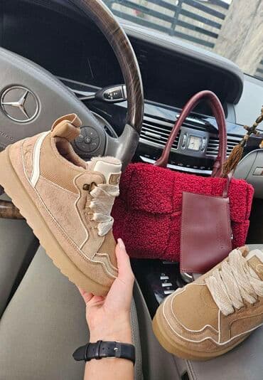 sive ugg cizme: ⚜🌸🤍 𝐍𝐎𝐕𝐀 𝐊𝐎𝐋𝐄𝐊𝐂𝐈𝐉𝐀 🤍🌸⚜ UGG 𝐁𝐫𝐨𝐣𝐞𝐯𝐢: 36 - 41 𝑪𝒆𝒏𝒂: Cizme/patike 4000 — 2