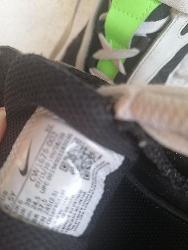 cipele niska stikla: NIKE AIR MAX patike br 39, dužina unutrašnjeg gazišta 24,5 cm. Slanje — 2