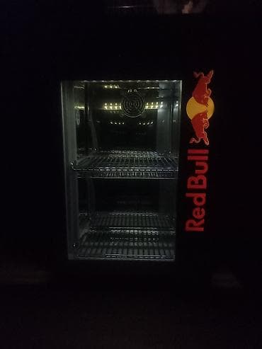 rerna na paru: Kompresorski frizider RED BULL 220V Ispravan kompresorski frizider — 1