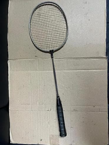 Badmintonski reket - Klasik ovalni ram sa zategnutom mrežicom