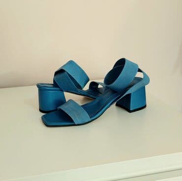 nike zephyr buzz: Sandals, Desigual, 39 — 1