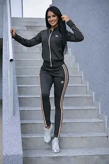 crvena trenerka: Mokra likra 
m, l, xl, 2xl
3300 din 🟢 — 4