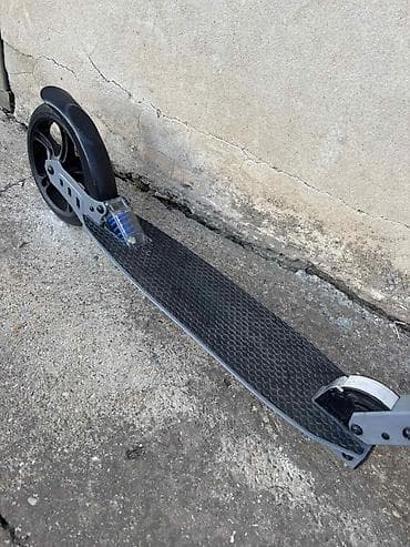 zastava srbije i rusije: Trotinet je potpuno ispravan i u odlicnom stanju sa sitnim tragovima — 6