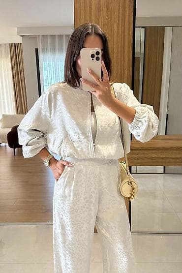 Ženska odeća: 🩶Komplet
Cena 6100
Vel.S m l
V55 — 3