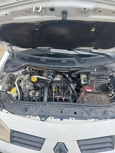 Prodaja automobila: Renault Mégane II, bele boje, hečbek sa 5 vrata. Pogonsko rešenje sa — 4