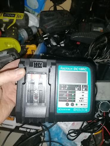 Računarska oprema: Punjač za Li-ion baterije, zamenski model DC18RC. - Kompatibilnost — 1