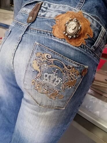 push up pantalone: Farmerice Vel 32
Malo nošene
Povoljno — 2