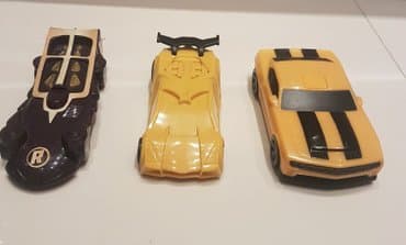 haljine svecane za devojcice: Mattel, hasbro, wbel
automobilcic - auto
cena za komad — 2