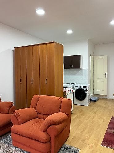 oglasi prodaja kuca: Izdajem garsonjeru u ulici Nikole Grulovica 4b u centru naselja. Stan — 6