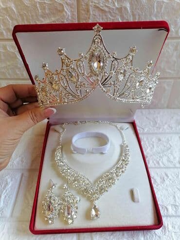mokasine novi sad: Chanel, Set: Crown, Earrings, Bracelet, Material: Cubic zirconia, Pearl — 6
