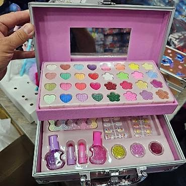 kacket new york: Stitch metalni koferčić sa šminkom – dvonivozni set za male dame 3+ — 3