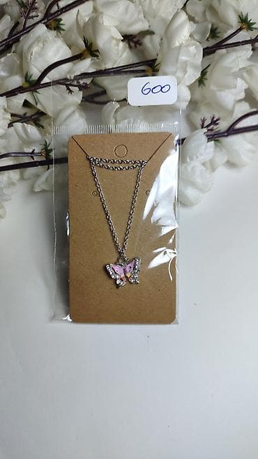 patike role: Ogrlica sa priveškom leptira - Materijal: metalna lančana ogrlica u — 2