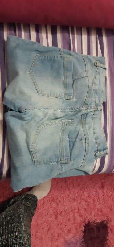 Farmerice odlucne s .veoma rastegljive