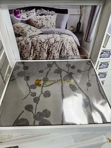 tac posteljina novi pazar: Prekrivač za krevet sa cvetnim dezenom, dostupan u sivim i belim — 4