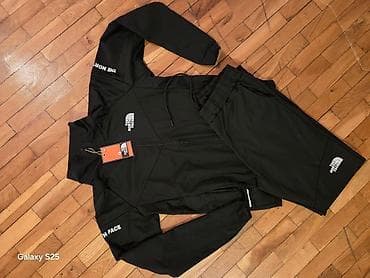 belo odelo: Trenerka The North Face, bоја - Crna — 1