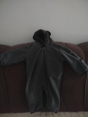 Bebin zimski komplete: dva jednodijelna skafandera sa kapuljačama - na lalafo.rs Bebin zimski komplete: dva jednodijelna skafandera sa kapuljačama -