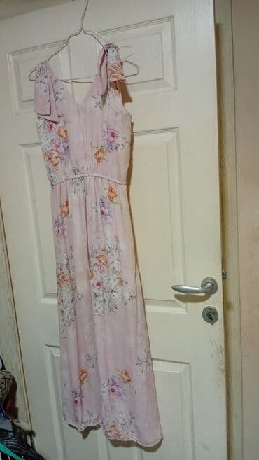 Donji delovi trenerke: Ženska odeća – set - Haljina 1: Crna podloga sa živopisnim cvetnim — 2