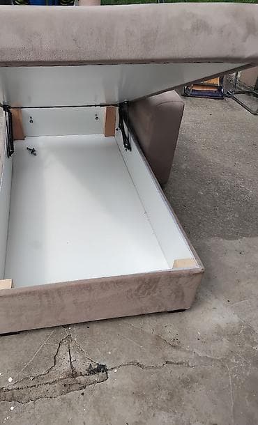 polovne ugaone garniture lalafo: Ugaona garnitura sa klub stolom i tabureima - Komplet sadrži — 4