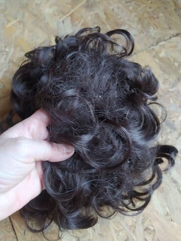 Parfemi: Prodajem tri perike,crvena,braon i ombre,1500 cena po komadu !!! — 2