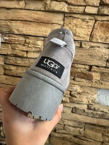 američki brojevi obuće: Ugg čizme — 20