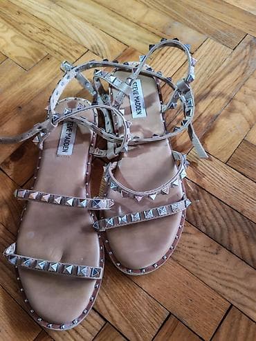 papuce na ajkule: Steve Madden ženske sandale sa nitnama - Model: ravne sandale sa više — 2