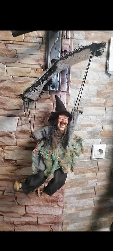 sto za trepavice: Dekorativna figura veštice sa glajderom/paraglajderom za kačenje na — 2