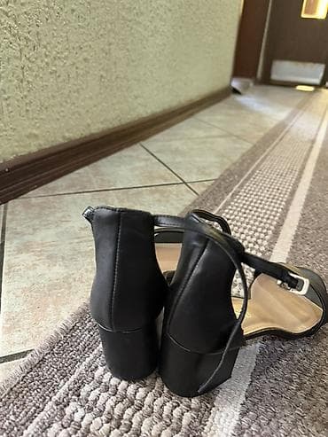 kozne elegantne sandale: Ženske sandale AMISU – crne - Model: elegantne otvorene sandale sa — 3