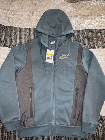 3 decembar duks: NIKE duks vel.S NOVO — 3