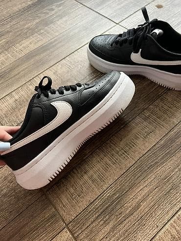 crne patike ženske: Nike ženske patike – crno‑bele
Nošene par puta samo — 2
