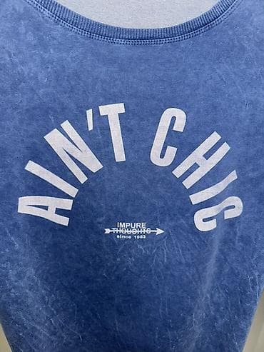 plave salonke: Dukserica Aware – “AIN’T CHIC” - Model: klasična dukserica sa — 2