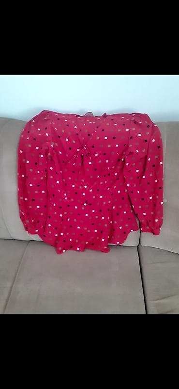 Ženska bluza sa mašnom – roze/crvena podloga sa sitnim kvadratima - na lalafo.rs Ženska bluza sa mašnom – roze/crvena podloga sa sitnim kvadratima -