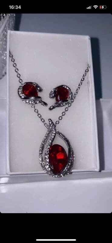 srebrni komplet nakita: Kompleti nakita
Cena 1500din — 1