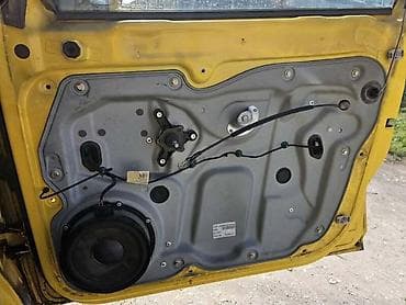 Karoserija: DESNI PODIZAC MEHANICKI ZA VOLKSWAGEN CADDY OD 2004. DO 2010. GOD. | — 1
