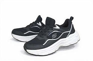 Crne sportske patike sa belim detaljima i debelim, talasastim đonom