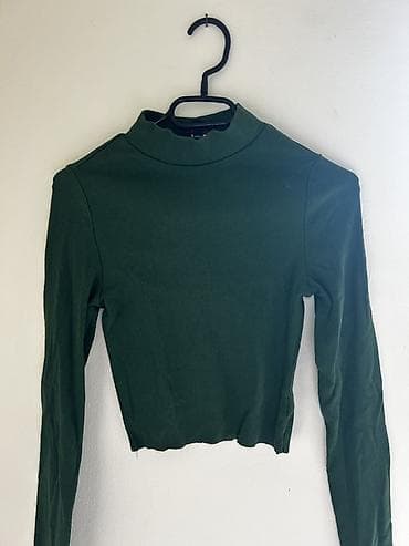 spagerice zenske: Zeleni ženski top s dugim rukavima i polurolkom. Rebrasta (ripple) — 2