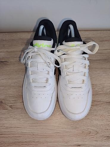 adidas gazelle boot: Adidas kožne patike – bele sa crnim prugama i neonsko‑zelenim — 1