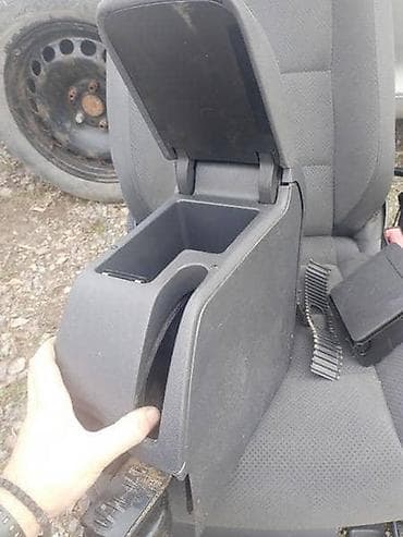 kuka za vucu: NASLON ZA VOLKSWAGEN GOLF 5 | Naslon ruke Golf 5 Ostali delovi vw — 3
