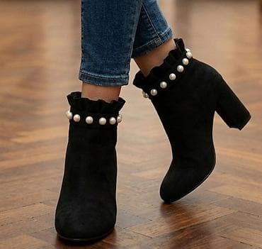 Crne ženske gležnjače sa visokom potpeticom i ukrasnim biserima oko