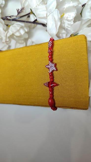 dzepni sat cena: Narukvica sa crvenim perlama i morskim motivima - Ručno nizane — 1