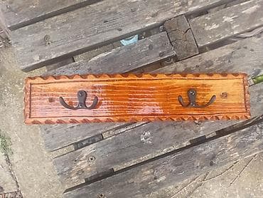 Drveni zidni čiviluk sa 2 metalne kuke - Materijal: masivno drvo