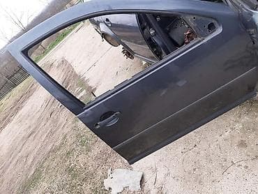 VRATA PREDNJA DESNA ZA VOLKSWAGEN GOLF 4 | Vrata prednja desna za na lalafo.rs VRATA PREDNJA DESNA ZA VOLKSWAGEN GOLF 4 | Vrata prednja desna za