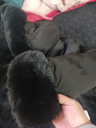 zara coats: Ženska zimska jakna – crna, topla i elegantna. - Krojen, punjen model — 4