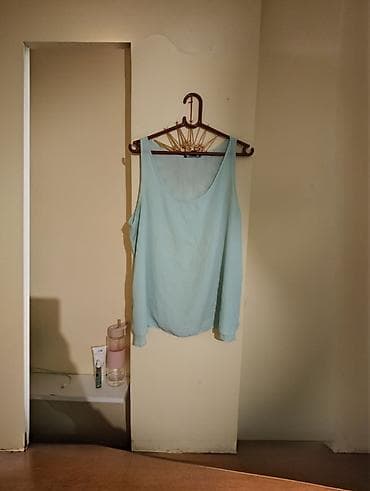 Lagani ženski top bez rukava - Model: širok, ležeran kroj sa dubljim na lalafo.rs Lagani ženski top bez rukava - Model: širok, ležeran kroj sa dubljim