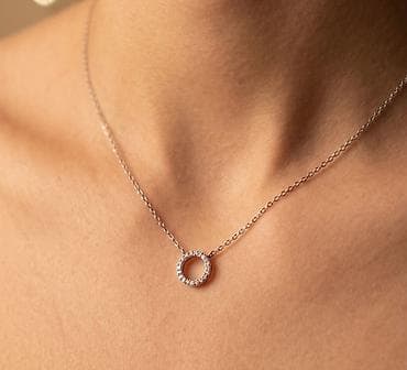 lacoste naocare cena: Minimalistička ogrlica sa priveskom u obliku kruga - Fini lančić u — 1