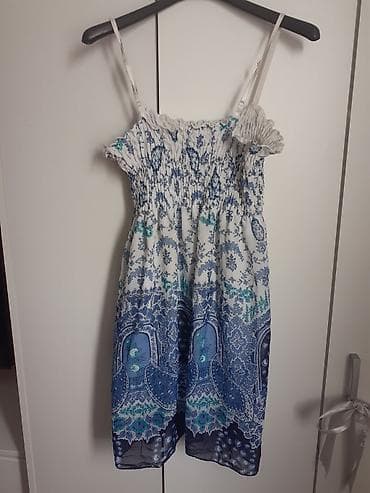 majica s: Lagana letnja haljina na bretele sa floralnim i ornamentnim printom u — 1