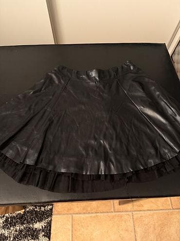 Crna kozna suknja
Odgovara S velicini na lalafo.rs Crna kozna suknja
Odgovara S velicini