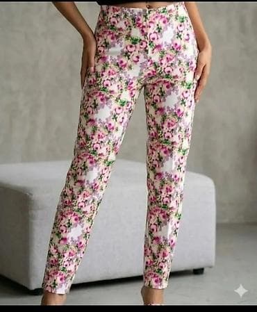 Ženske pantalone sa floralnim dezenom - Model: uske, ravne nogavice