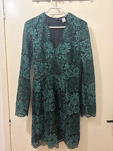 Elegantna zelena čipkasta haljina iz H&M. Dugi rukavi bez postave