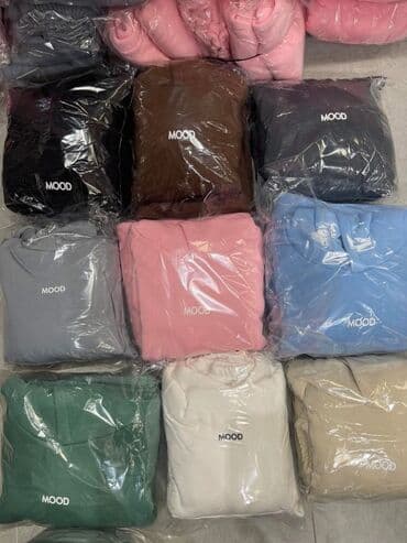 Donji deo: ✨Ženski komplet trenerke 

✅Cena 3300 din
✅S M L XL
✅Vise boja — 4