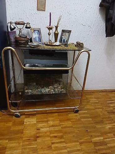 navlaka za sto: Retro servisni/koktel stočić na točkićima sa staklenim policama i — 1